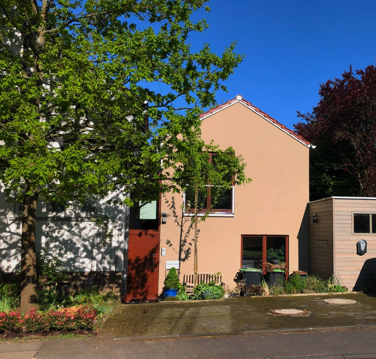 Errichtung eines Büroanbaus für format3 an das bestehende Privathaus